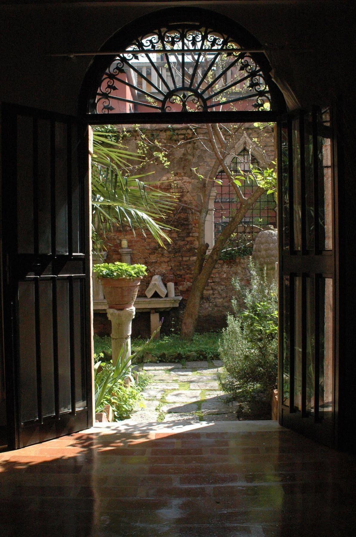 Appartamento Garden Ca' Rezzonico Venedik Dış mekan fotoğraf